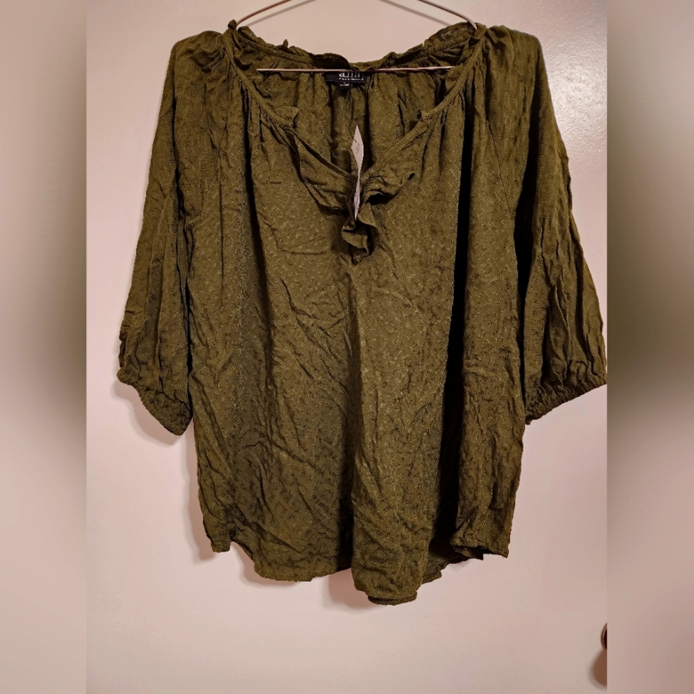 Adorable 3/4 sleeve top